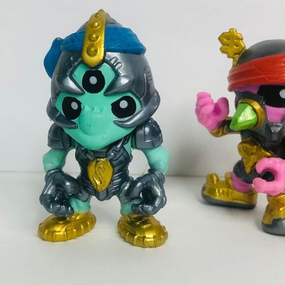 treasures x figures loose lot of 3 with guns moose toys collectible aliens - Picture 3 of 6